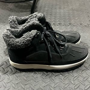Mens Snow Boots size 12 Only used once.